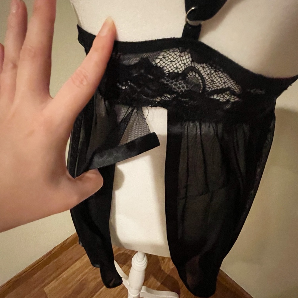 Elegant Black Lace Babydoll Lingerie - Picture 4 of 4